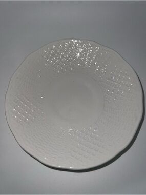 Marlborough (Embossed Wicker Lattice Rim) discontinued plate